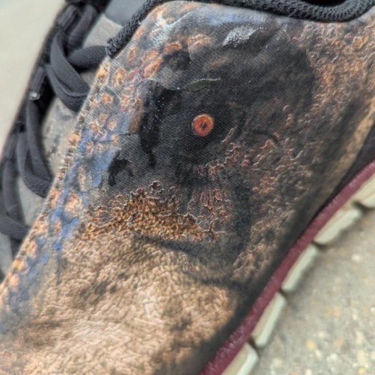 더블렛 x 아식스 공룡 스니커즈 출시