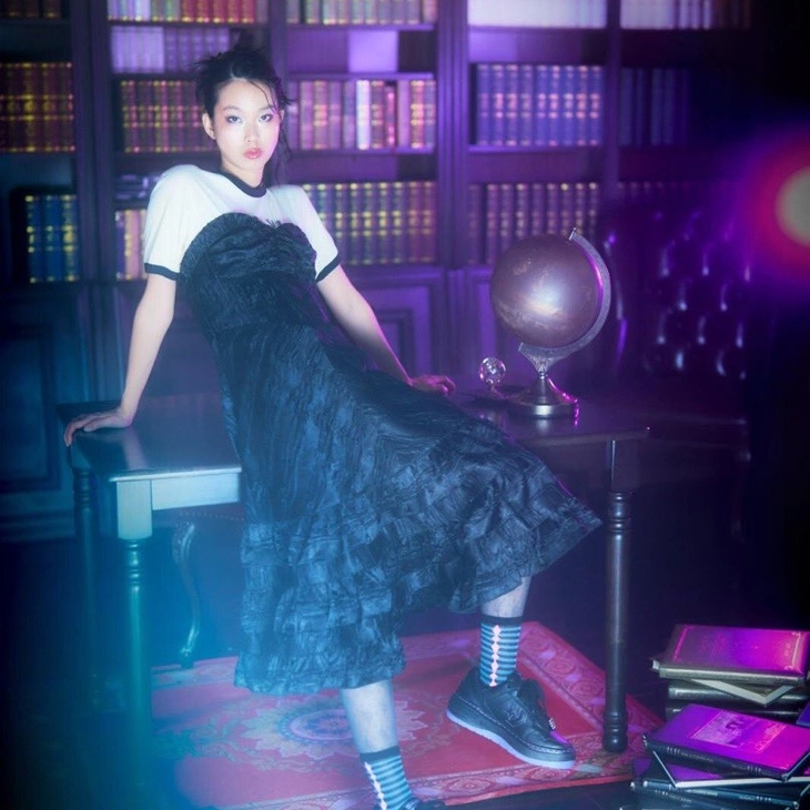 컨버스 X 안나 수이 웨폰 플랫폼 스니커즈 앤 클로그 출시