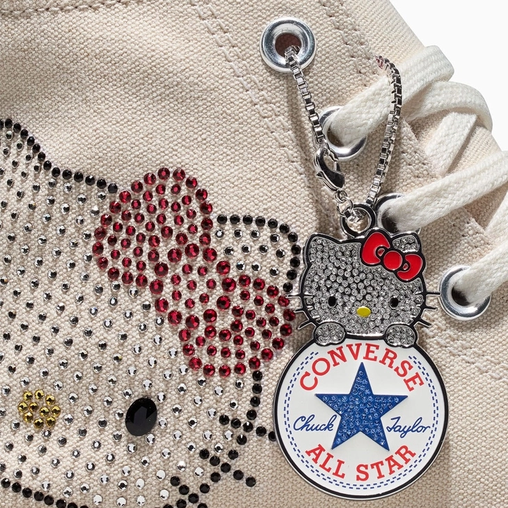 헬로키티와 컨버스의 스와로브스키 협업 컬렉션 출시