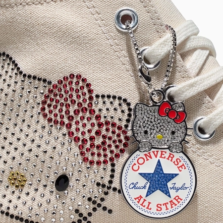 헬로키티와 컨버스의 스와로브스키 협업 컬렉션 출시