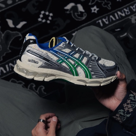 카니발 x 아식스 젤 카야노 협업 스니커 발매