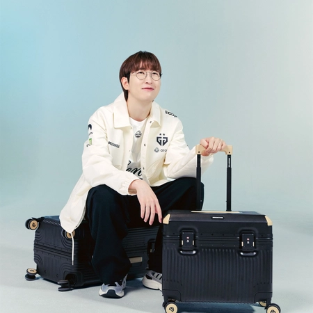 젠지 × 브라이튼 캐리어, 블랙·골드 웰턴 출시