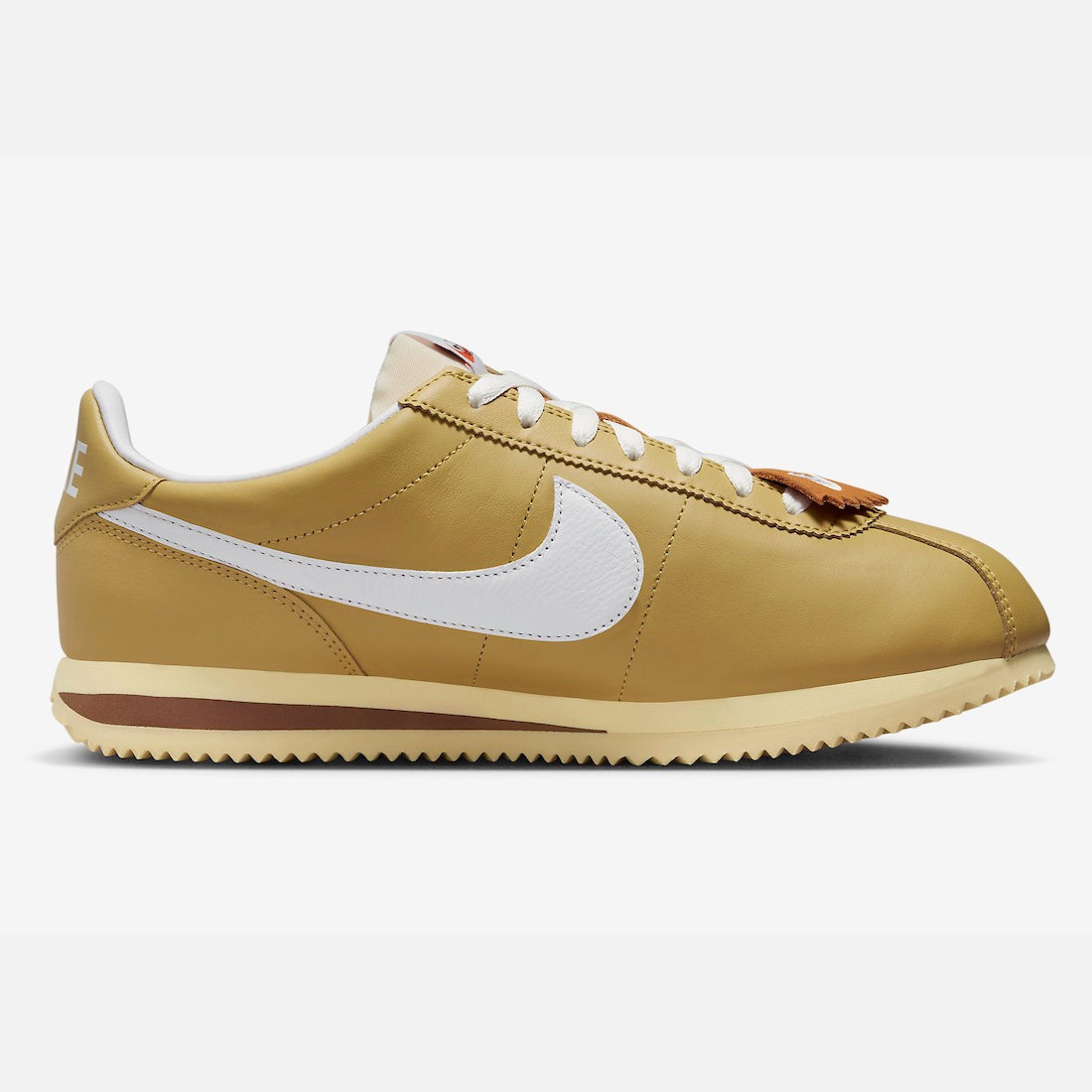 girls black and gold nike