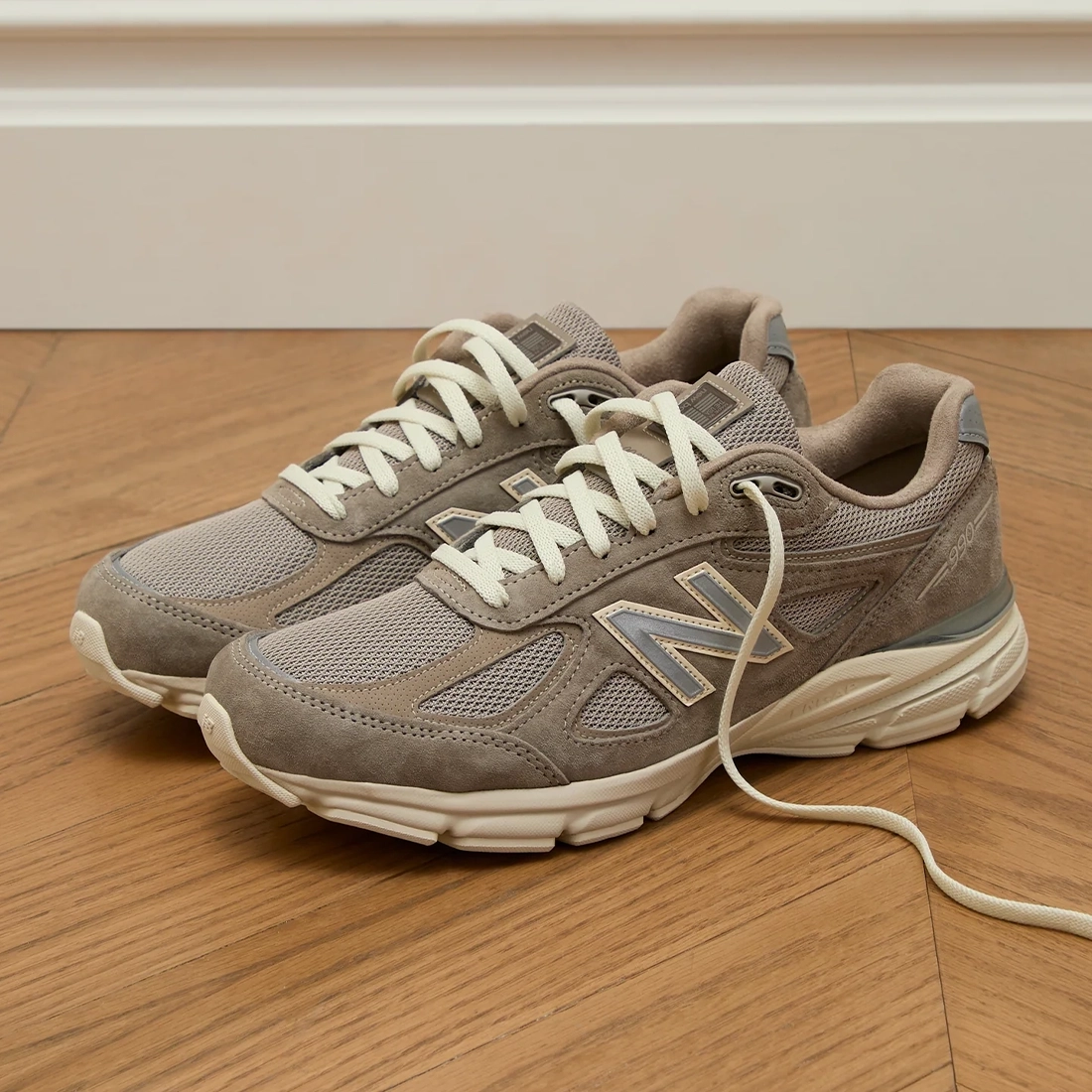 키스 x 뉴발란스 메이드 인 USA 990v4 키스 101 문락 U990KT4