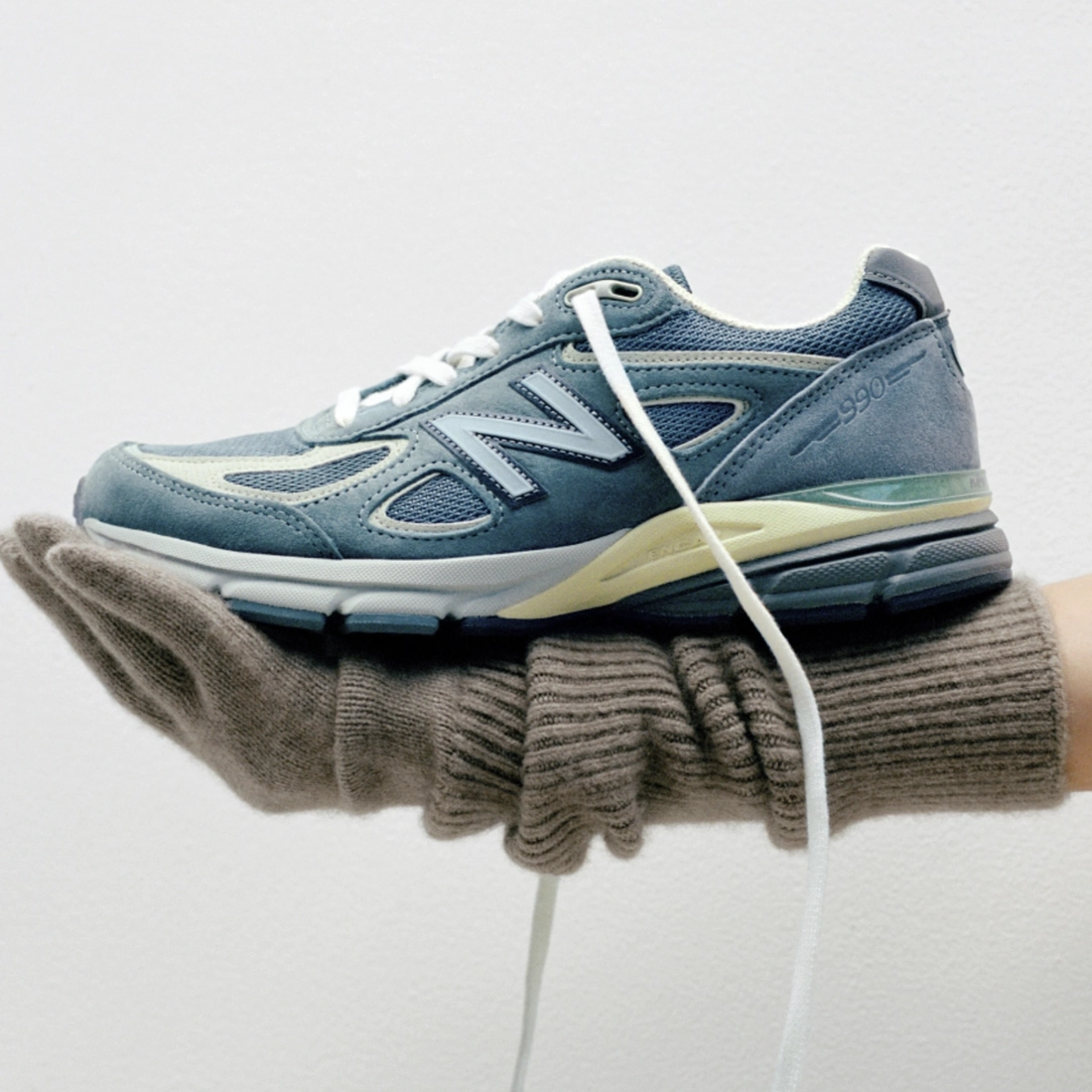 오라리 x 뉴발란스 메이드 인 USA 990v4 트루퍼 U990AL4