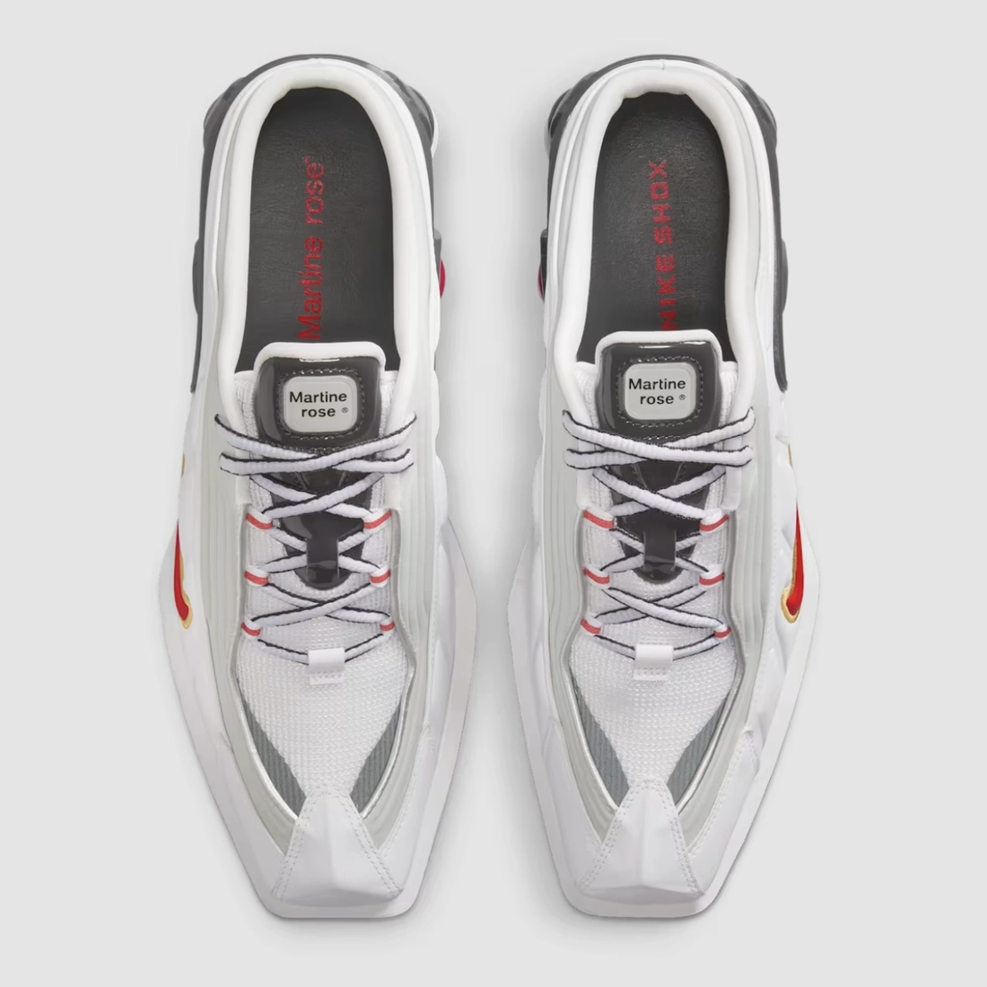 마틴 로즈 x 나이키 샥스 MR4 메탈릭 플래티넘 레드 IM5420-100