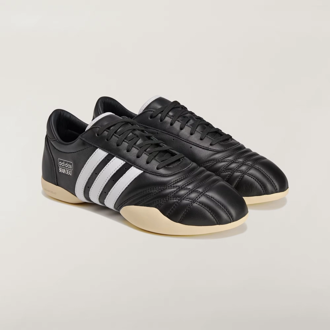 브레인 데드 x 아디다스 태권도 코어 블랙 화이트 JQ9303
