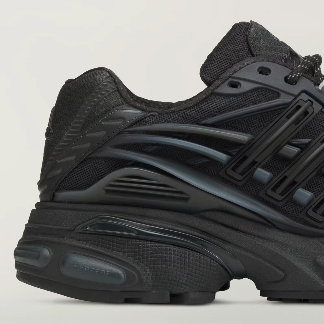 퍼렐 윌리엄스 x 아디다스 버지니아 아디스타 젤리피쉬 카본 코어 블랙 KJ3841