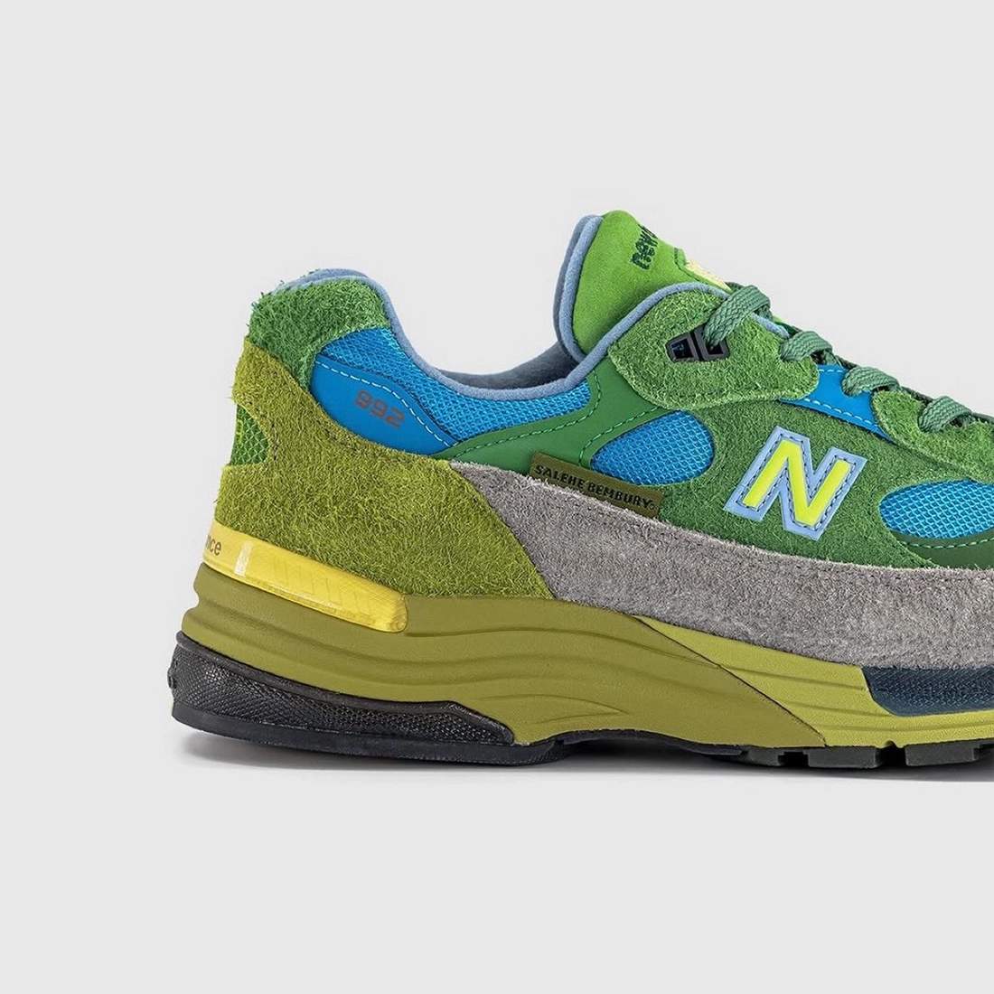 살레헤 벰베리 x 뉴발란스 992 캄 비 더 크레이터 U992SB