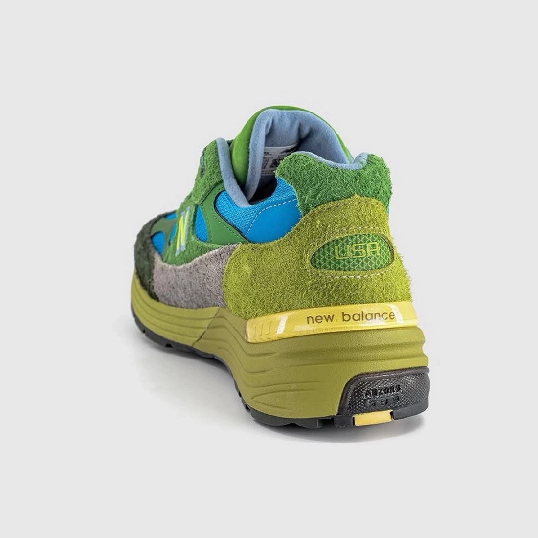 살레헤 벰베리 x 뉴발란스 992 캄 비 더 크레이터 U992SB