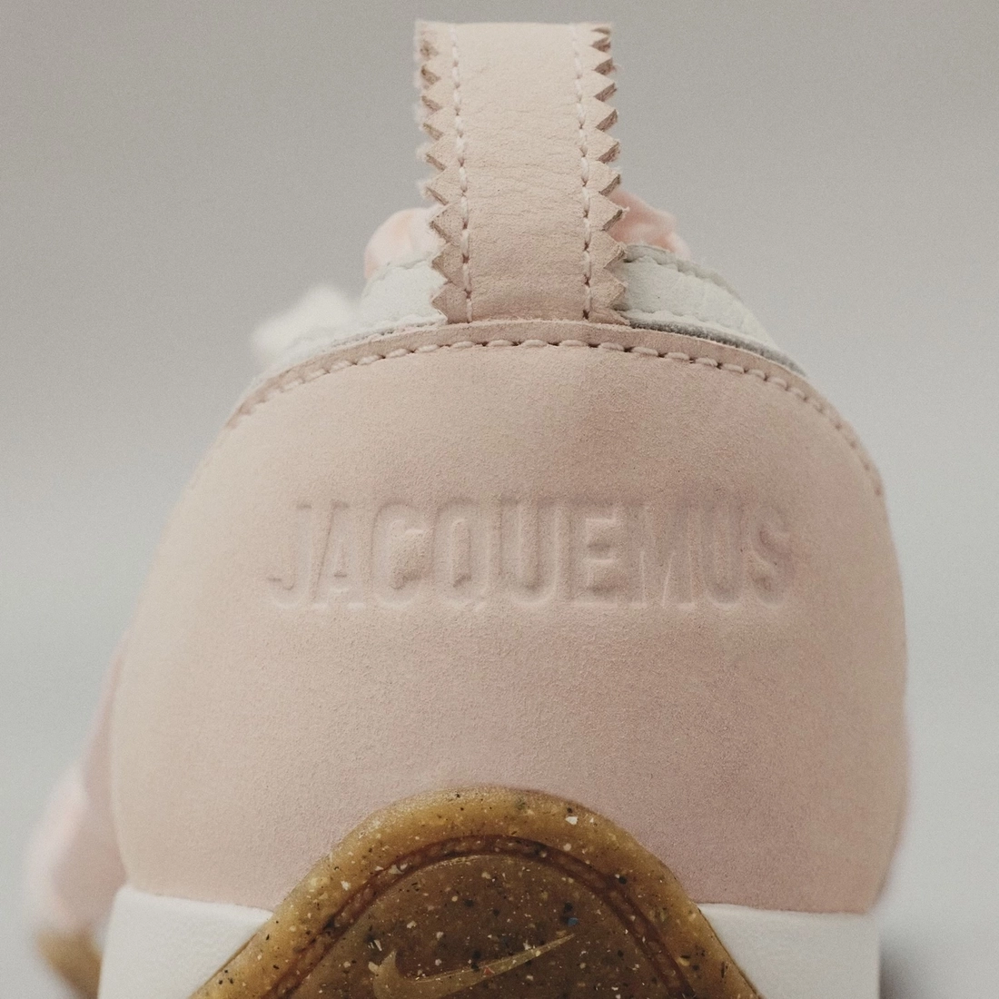 자크뮈스 x 나이키 문 슈 페일 핑크 FOU00176BW00712405