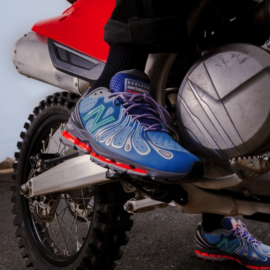 액션 브론슨 x 뉴발란스 1890 사이보그 티어스 U18908BN