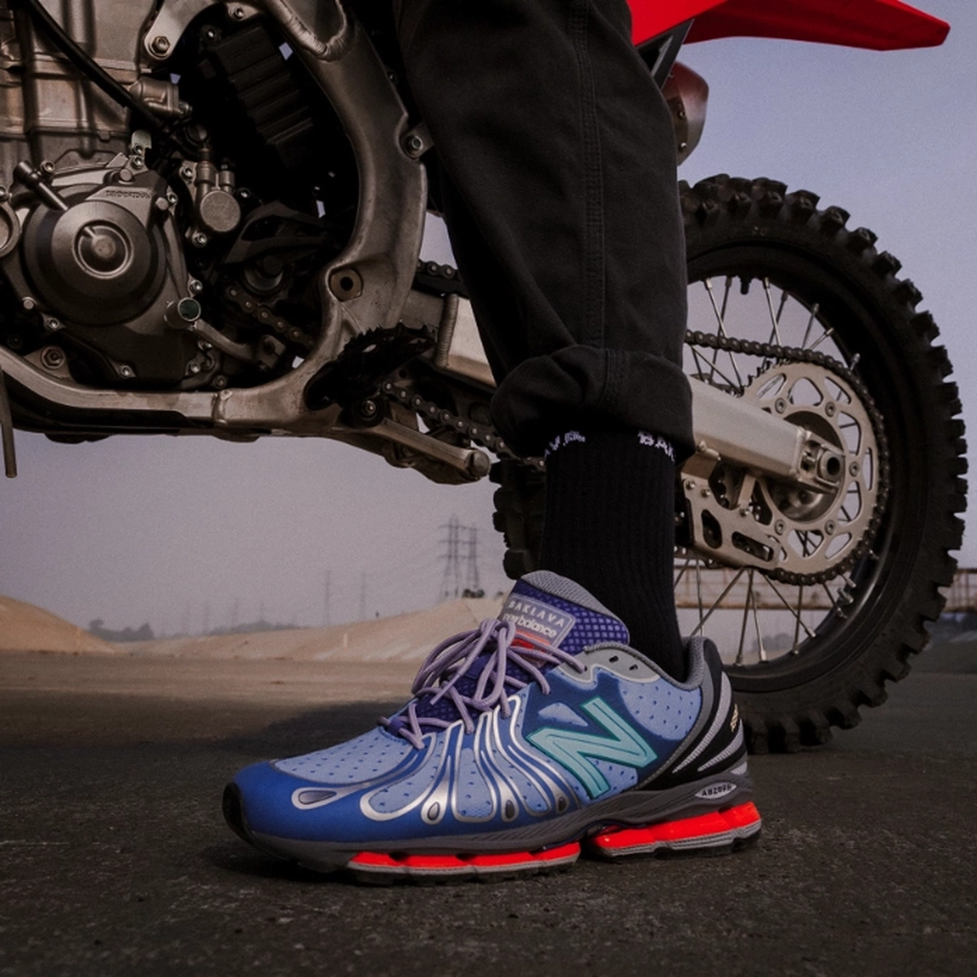 액션 브론슨 x 뉴발란스 1890 사이보그 티어스 U18908BN