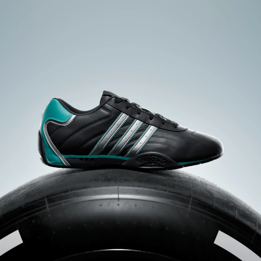 아디다스 메르세데스 - AMG F1 팀 아디레이서 LO KJ1188