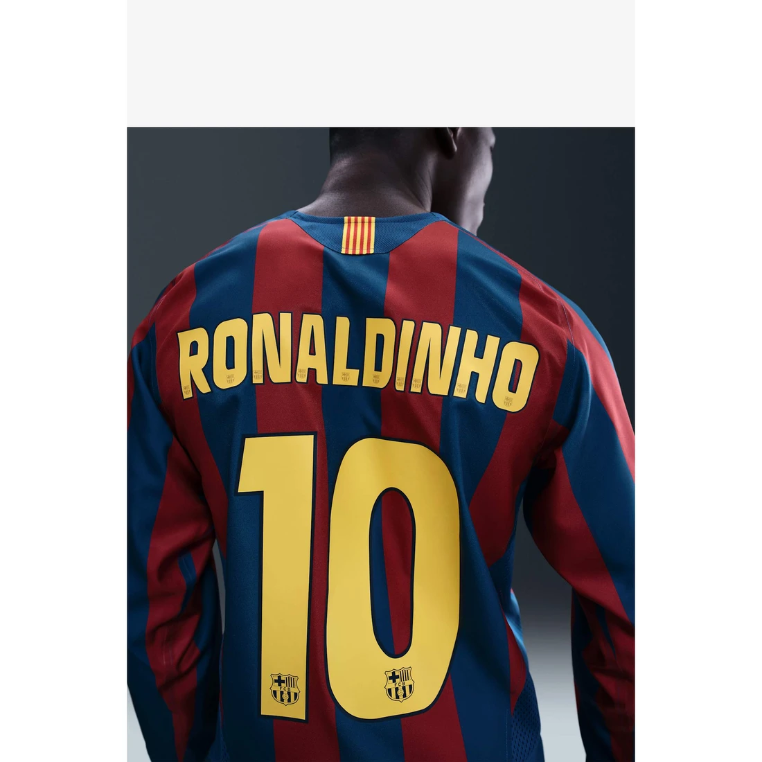 나이키 호나우지뉴 FC 바르셀로나 2005/06 레트로 남성 축구 레플리카 긴팔 저지 HQ1462-471