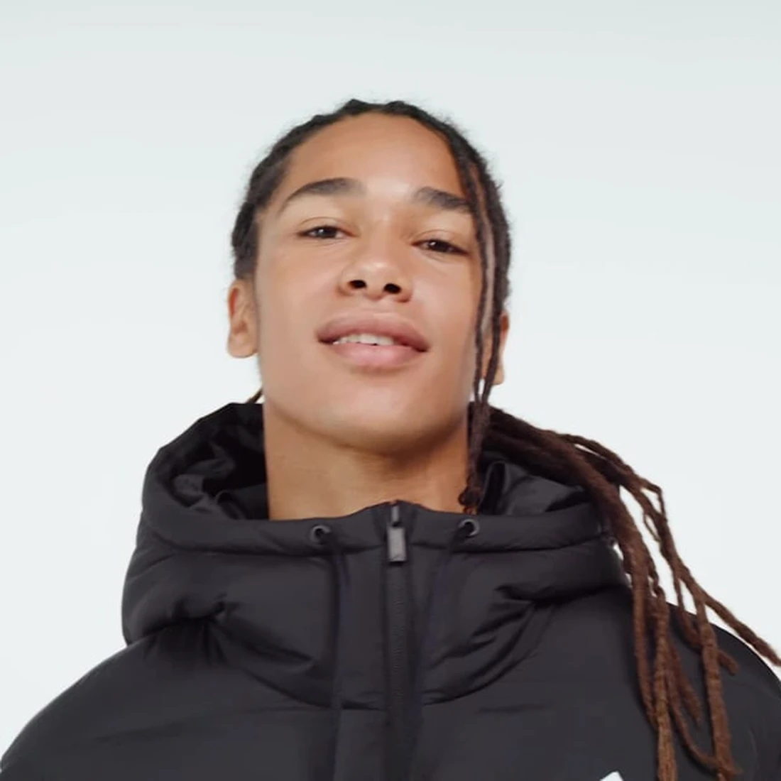 아디다스 에센셜 클라이마웜 3-스트라이프 푸퍼 다운 후디드 재킷 JM4165