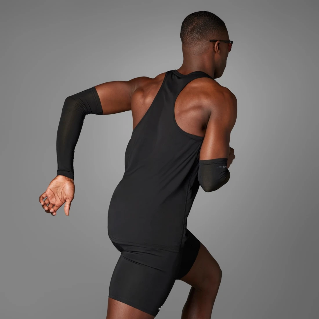 아디다스 아디제로 에센셜 러닝 싱글렛 IM8586