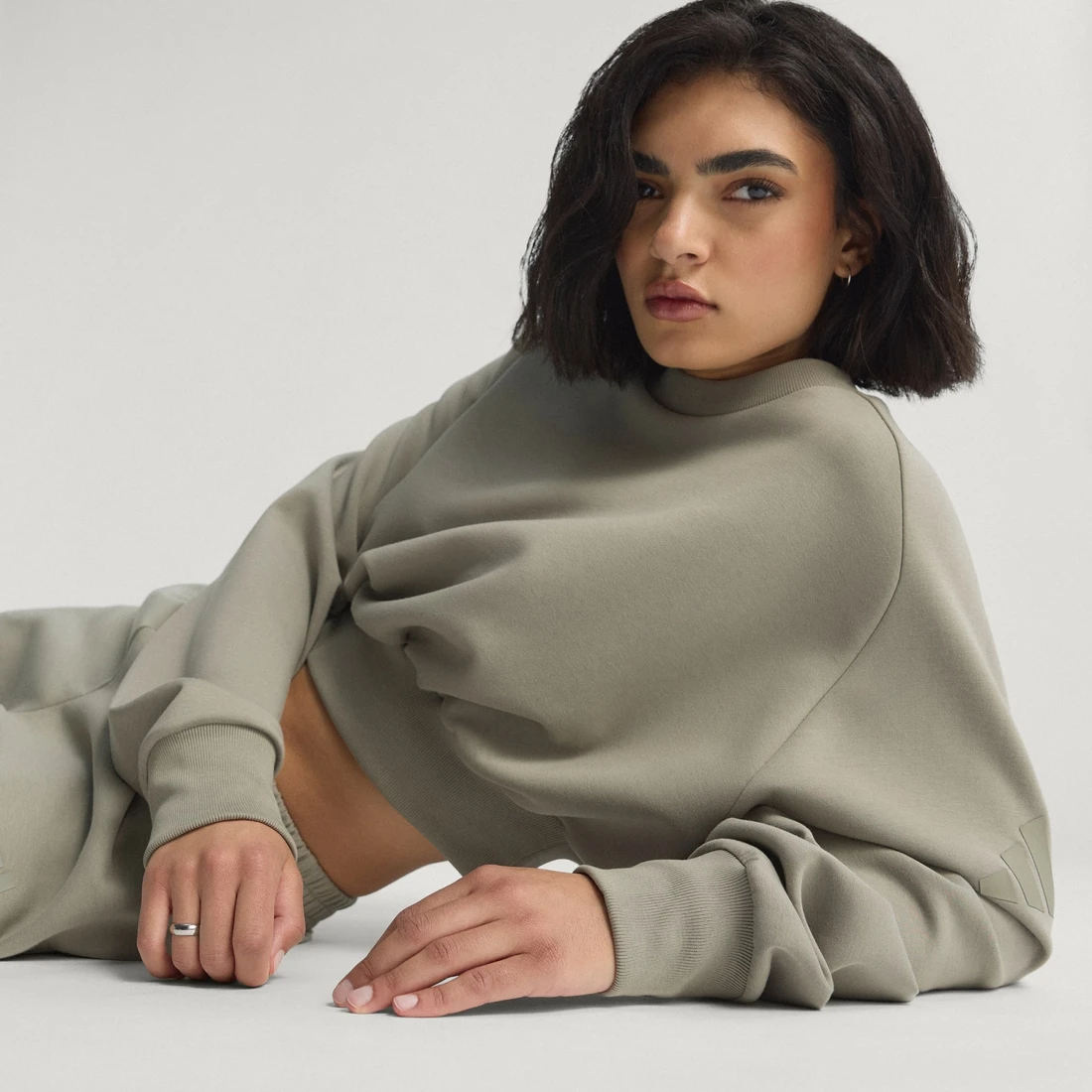 아디다스 SOFT LUX LOOSE 스웨트셔츠 JW5070