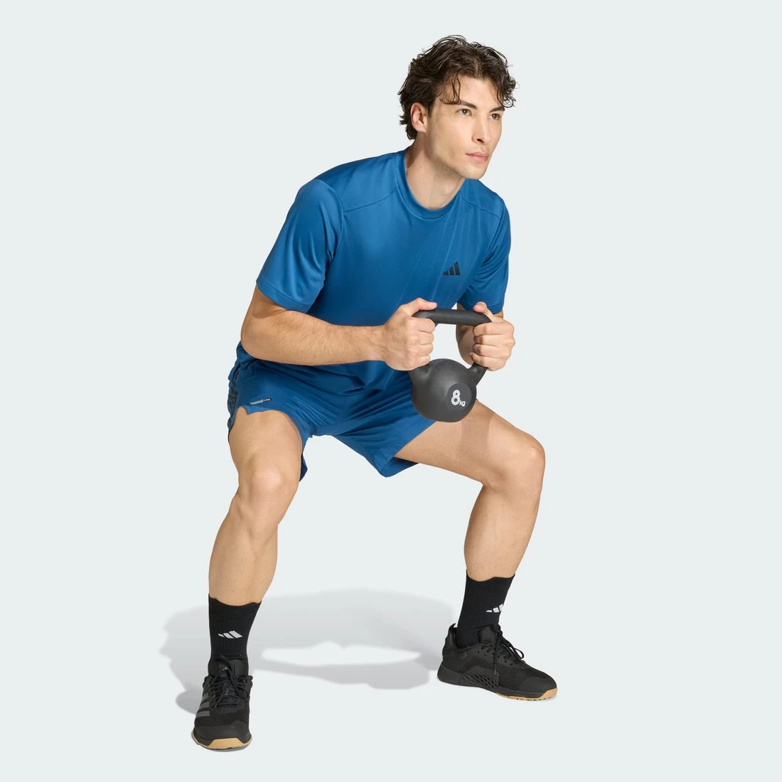 아디다스 테크 에센셜 워크아웃 3-스트라이프 쇼츠 KF3291