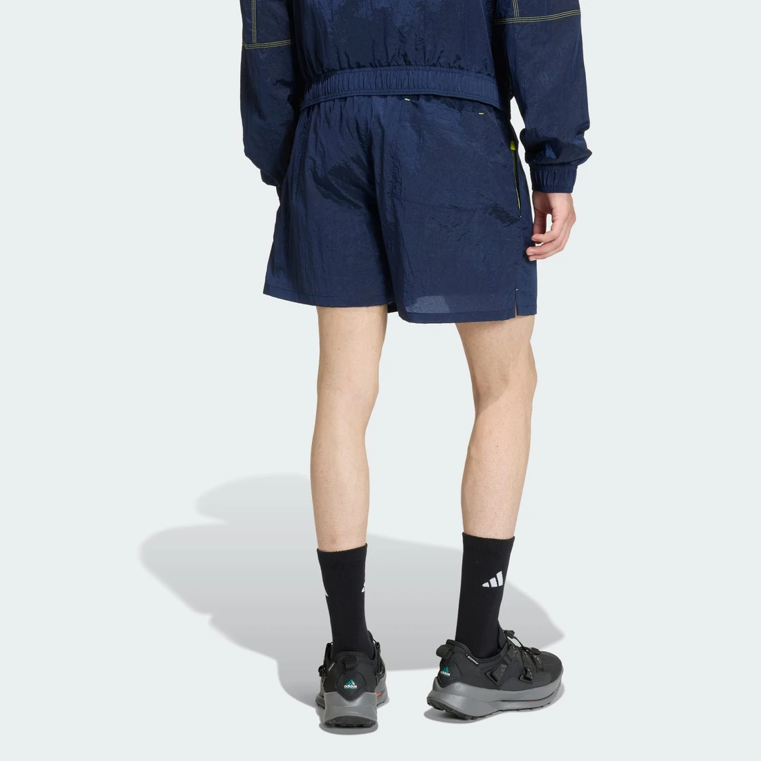 아디다스 이큅먼트 우븐 쇼츠 KE1360