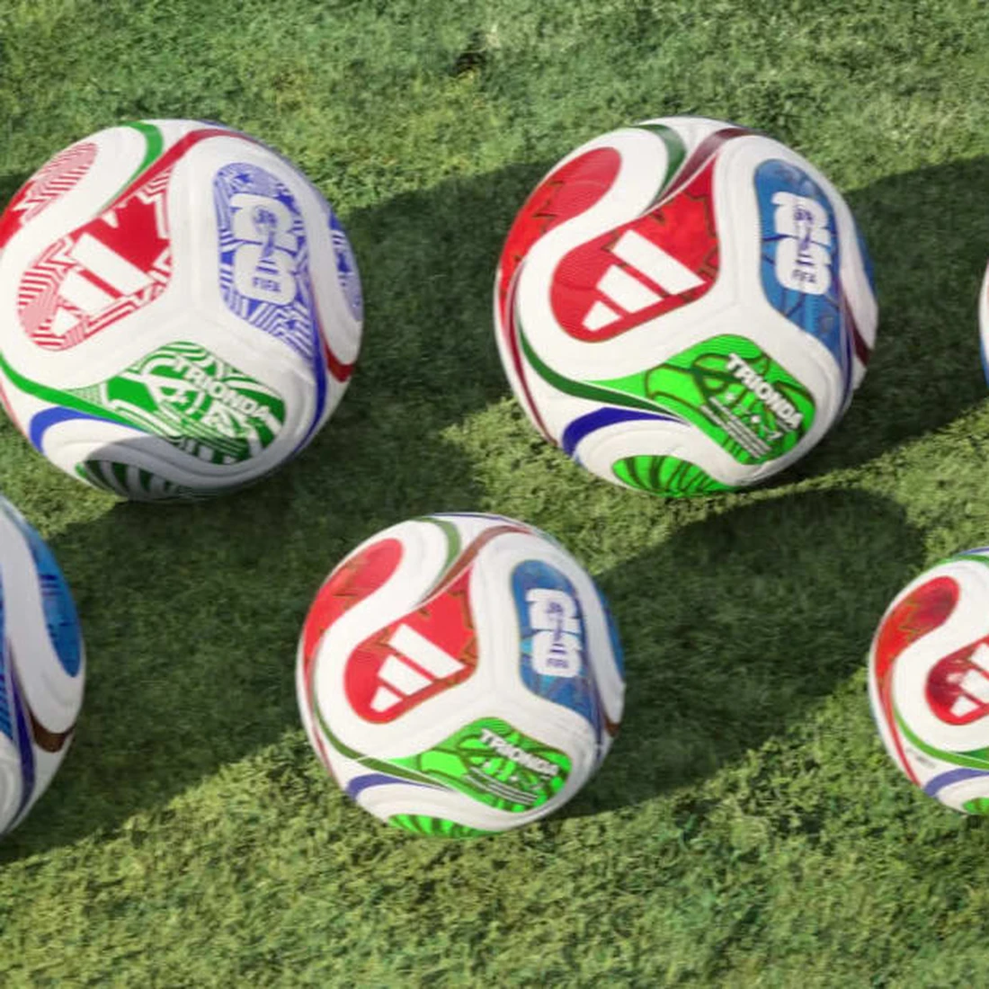 아디다스 26 FIFA 월드컵 트리온다 트레이닝 볼 JD8032