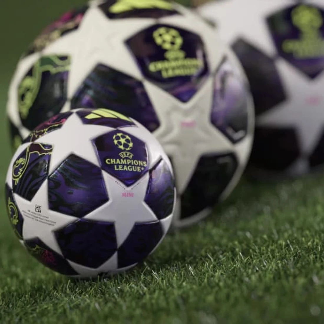 아디다스 UEFA 챔피언리그 파이널 프로 축구공 JX9077