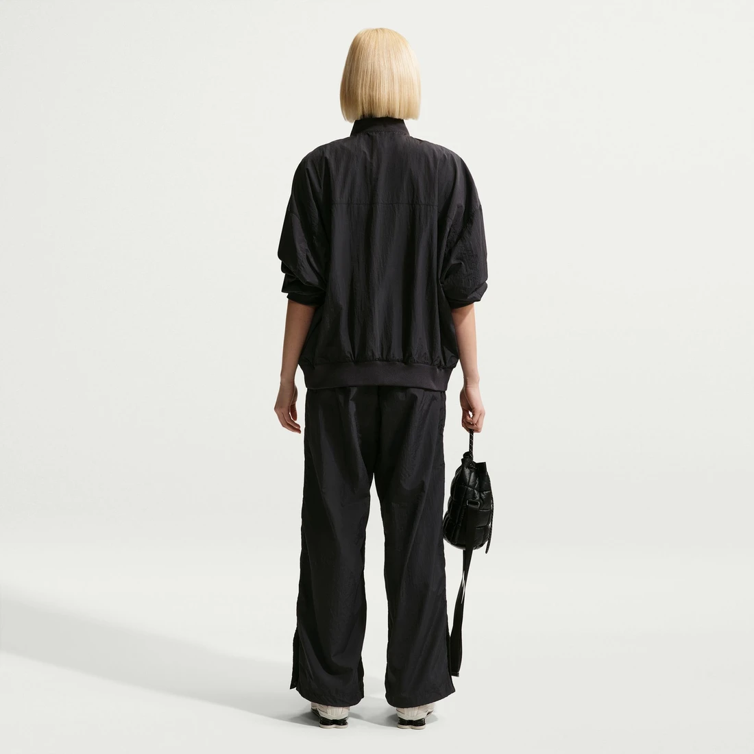 나이키 NSW 루즈핏 하이 웨이스트 파라슈트 팬츠 블랙 초크 - 아시아 우먼스 IF0335-010