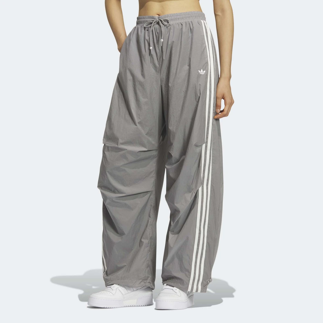 아디다스 파라슈트 팬츠 차콜 솔리드 그레이 - KR 사이즈 우먼스 KS2866