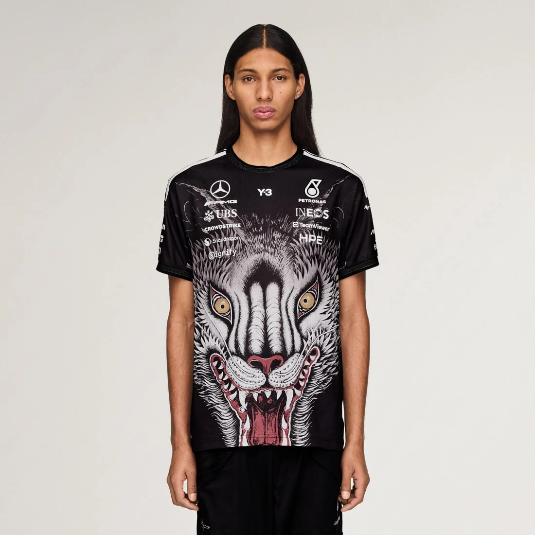 Y-3 x 메르세데스 AMG 페트로나스 F1 팀 실버 애로우 DRVR 숏슬리브 저지 블랙 KT2226