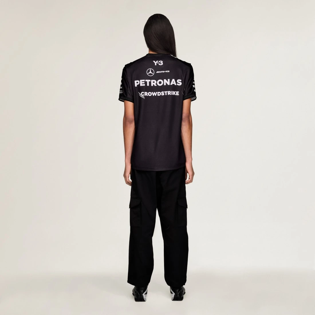 Y-3 x 메르세데스 AMG 페트로나스 F1 팀 실버 애로우 DRVR 숏슬리브 저지 블랙 KT2226