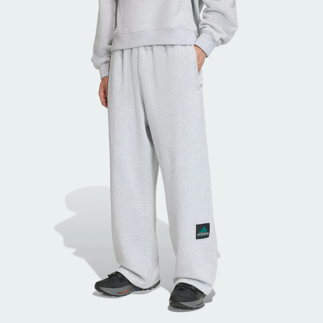 아디다스 아디다스 이큅먼트 오픈 헴 스웨트팬츠 KS0492