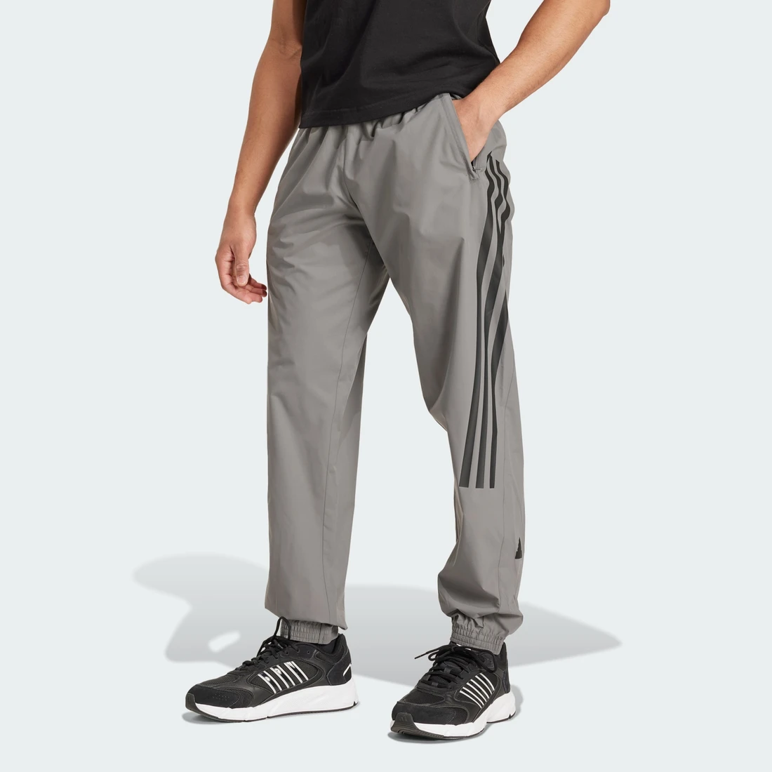 아디다스 퓨처 아이콘 3-스트라이프 우븐 팬츠 IW8548