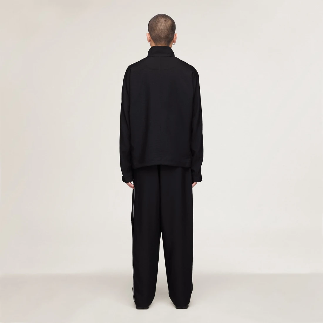 Y-3 x 메르세데스 AMG 페트로나스 F1 팀 실버 애로우 메르세데스 트랙 자켓 블랙 KR2342