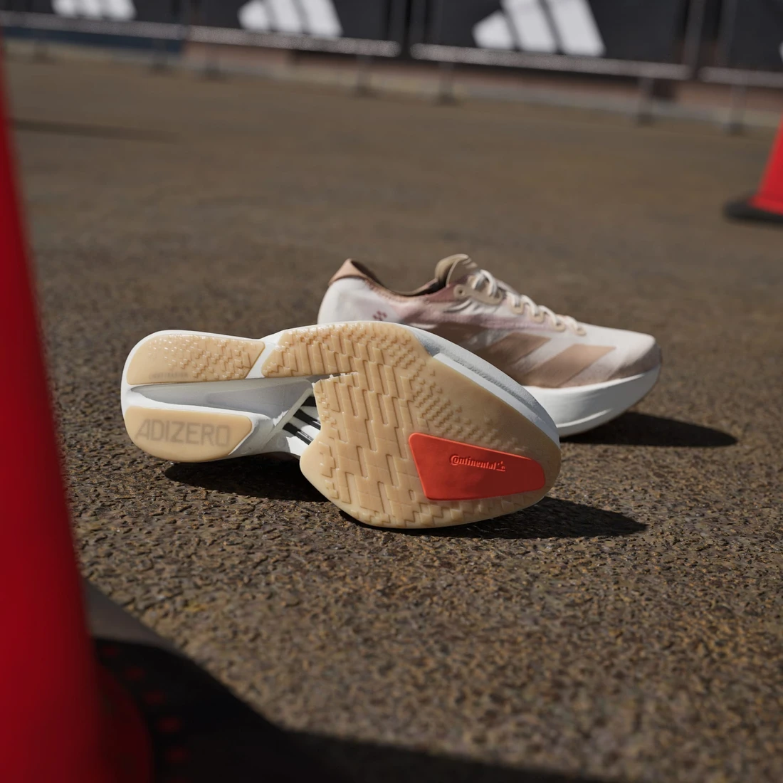 아디다스 아디제로 아디오스 프로 4 초크 화이트 웜 샌드스톤 우먼스 JR6359