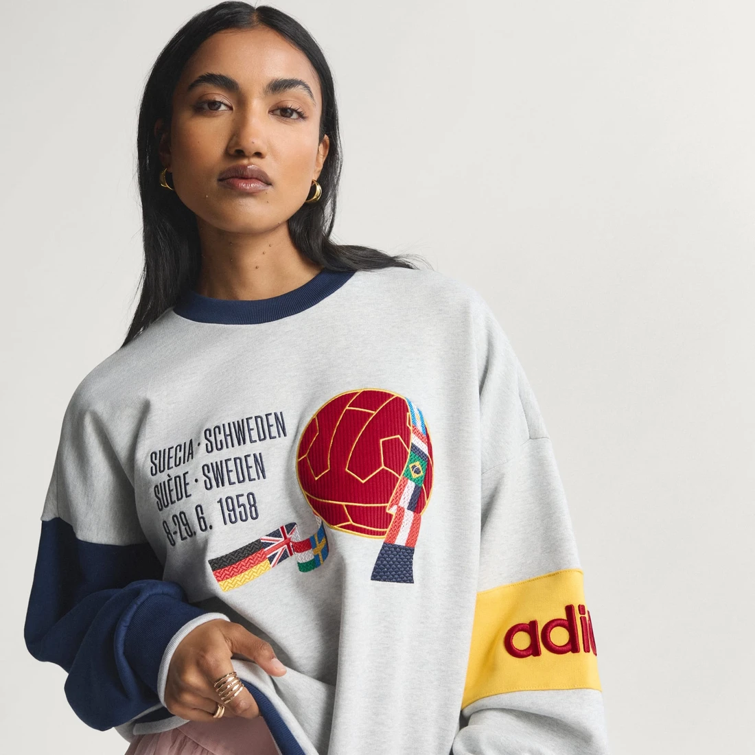아디다스 스웨덴 월드컵 크루 스웨트셔츠 KD7771
