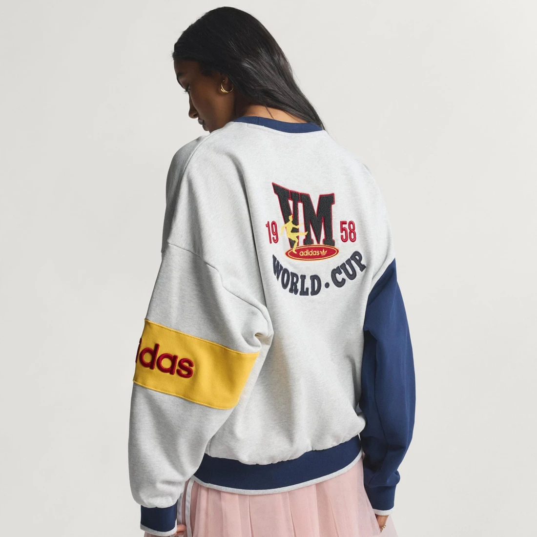 아디다스 스웨덴 월드컵 크루 스웨트셔츠 KD7771