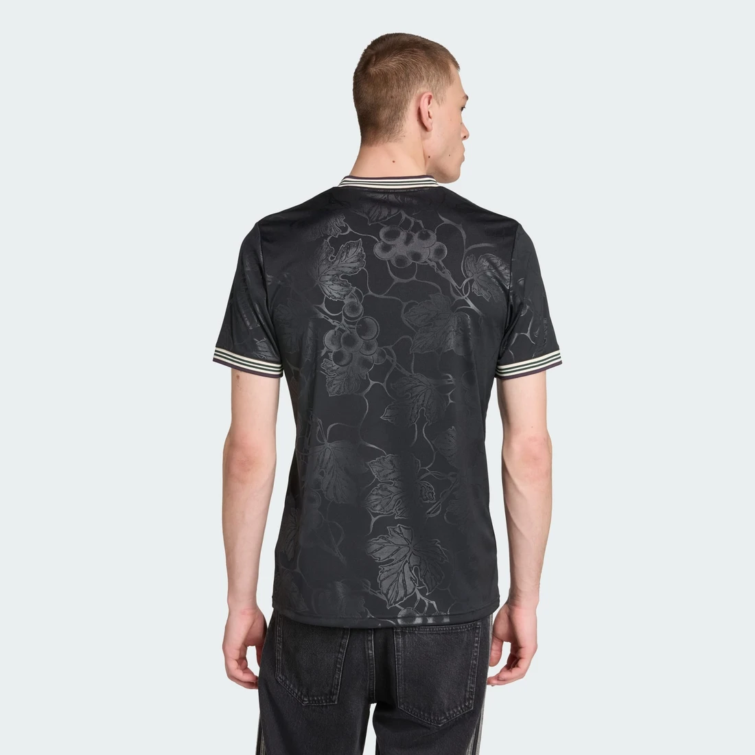 아디다스 유벤투스 2025/26 TF 저지 블랙 에크루 틴트 - KR 사이즈 (논 마킹 버전) KC3486