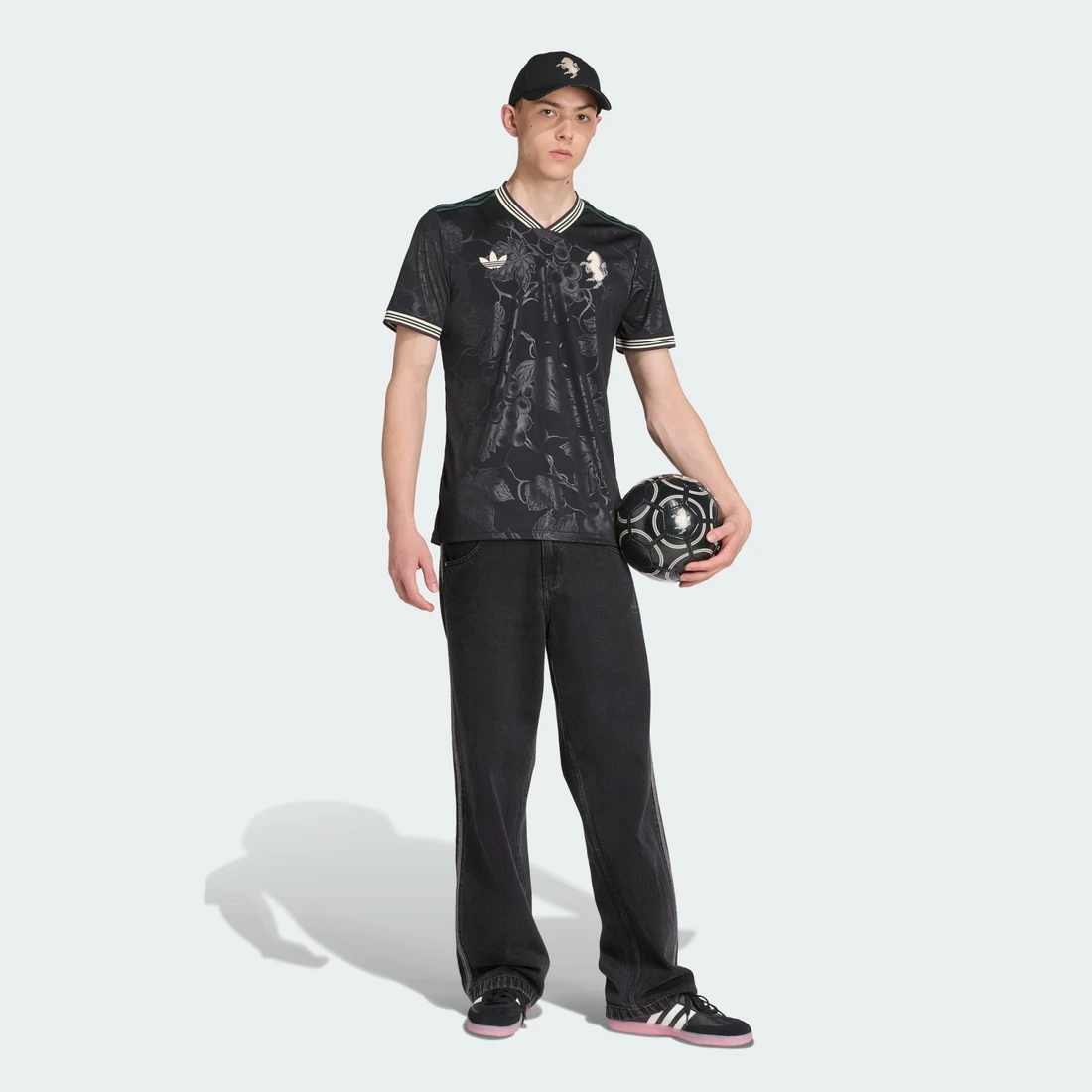 아디다스 유벤투스 2025/26 TF 저지 블랙 에크루 틴트 - KR 사이즈 (논 마킹 버전) KC3486