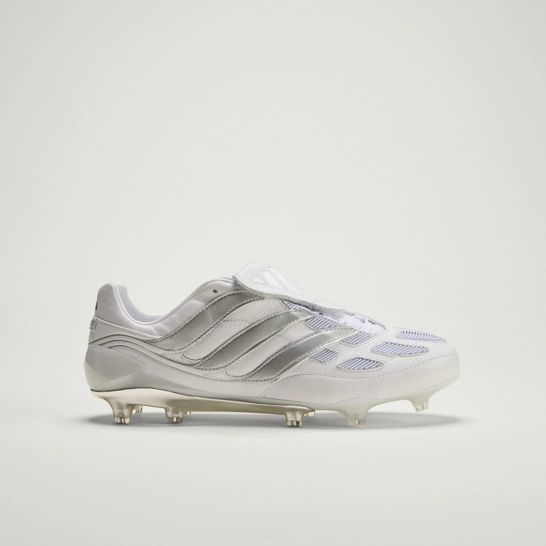 아디다스 프레데터 프리시전 FG 클라우드 화이트 실버 메탈릭 JS0571