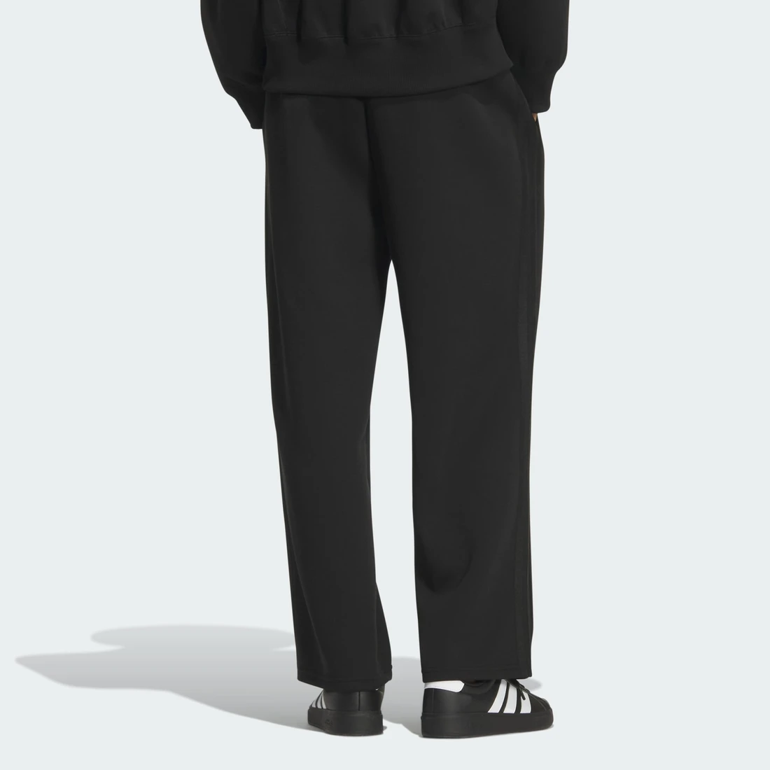 아디다스 에센셜 플러스 3-스트라이프 스페이서 니트 루즈 핏 스트레이트 오픈 헴 조거 KF8244