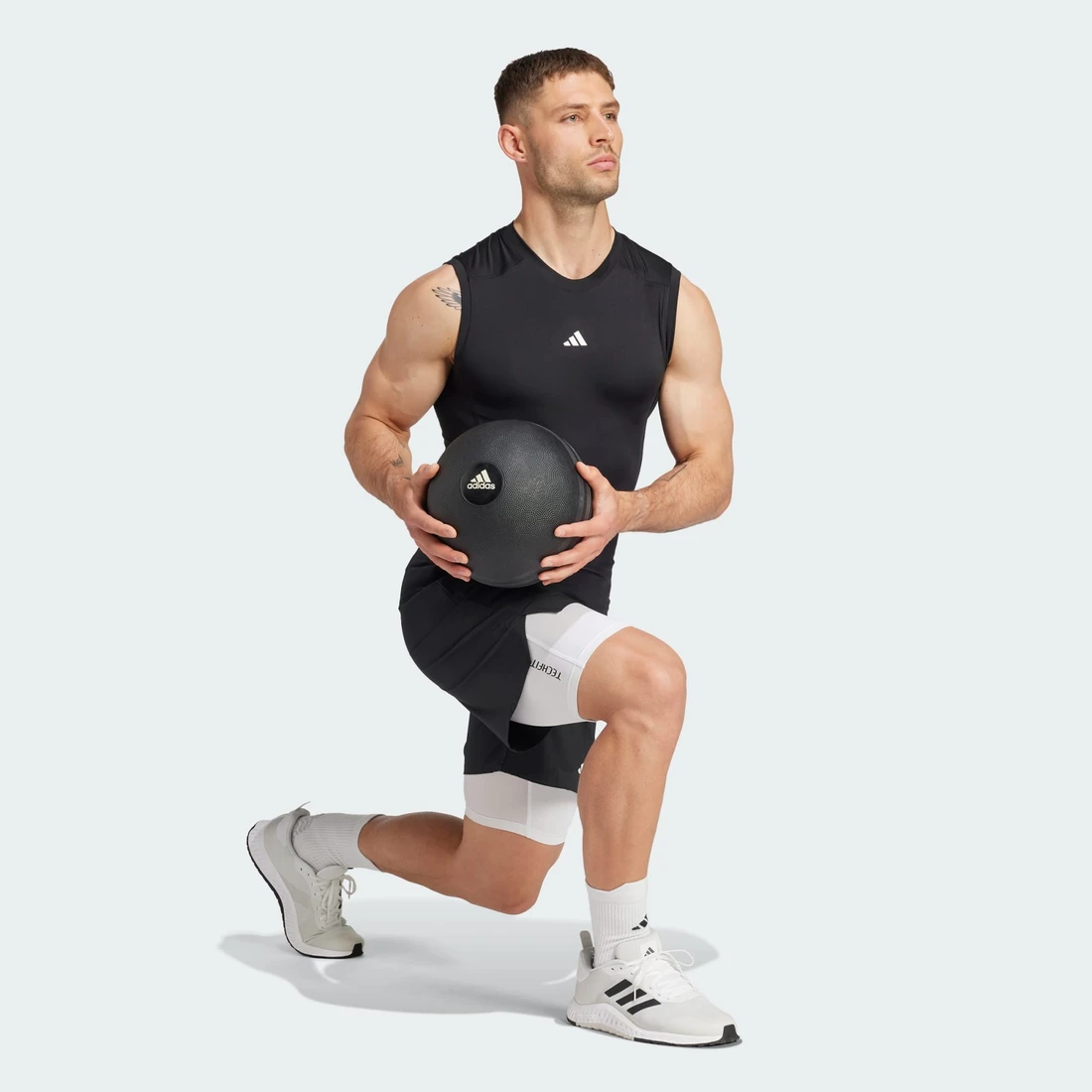 아디다스 테크핏 컴프레션 트레이닝 쇼트 레깅스 IW5838