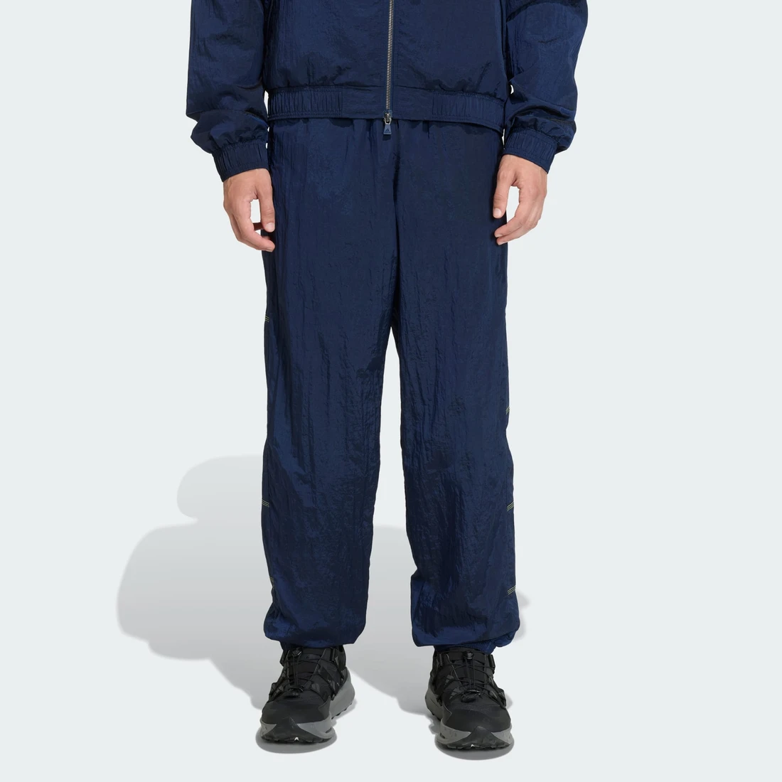 아디다스 이큅먼트 트랙 팬츠 KD6610