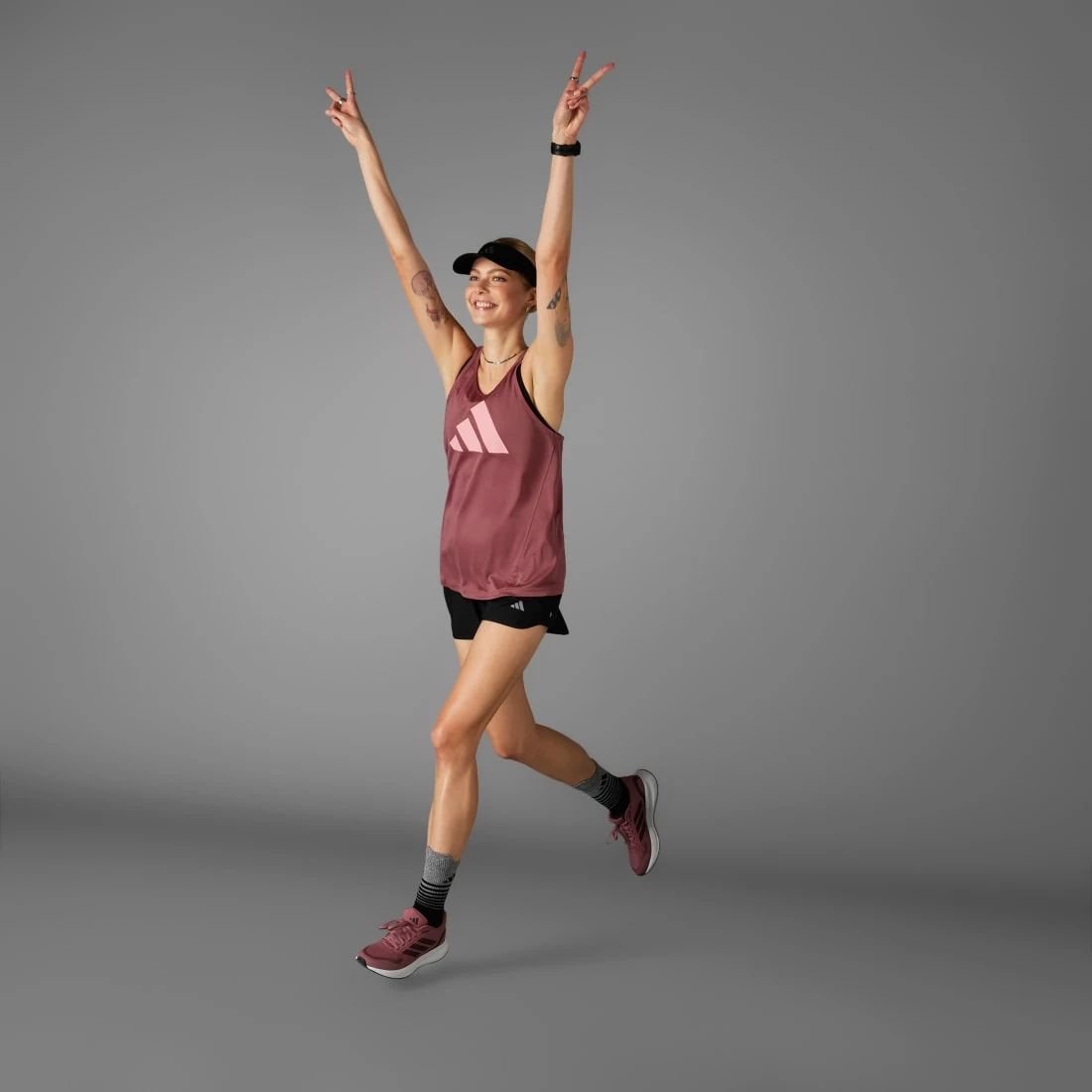 아디다스 런 잇 쇼츠 IX5992