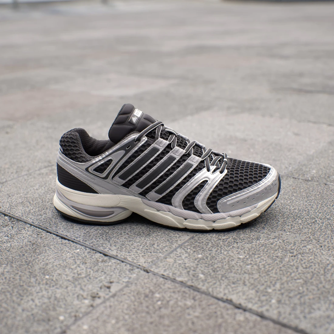 아디다스 아디스타 컨트롤 5 코어 블랙 실버 메탈릭 KI6120