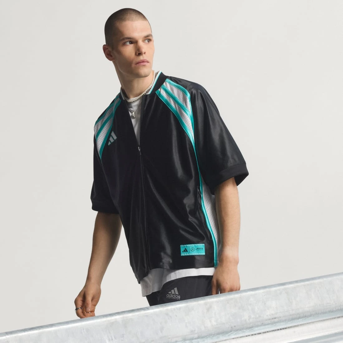 아디다스 메르세데스 - AMG F1 팀 라스베가스 베이스볼 남성 셔츠 KG4743