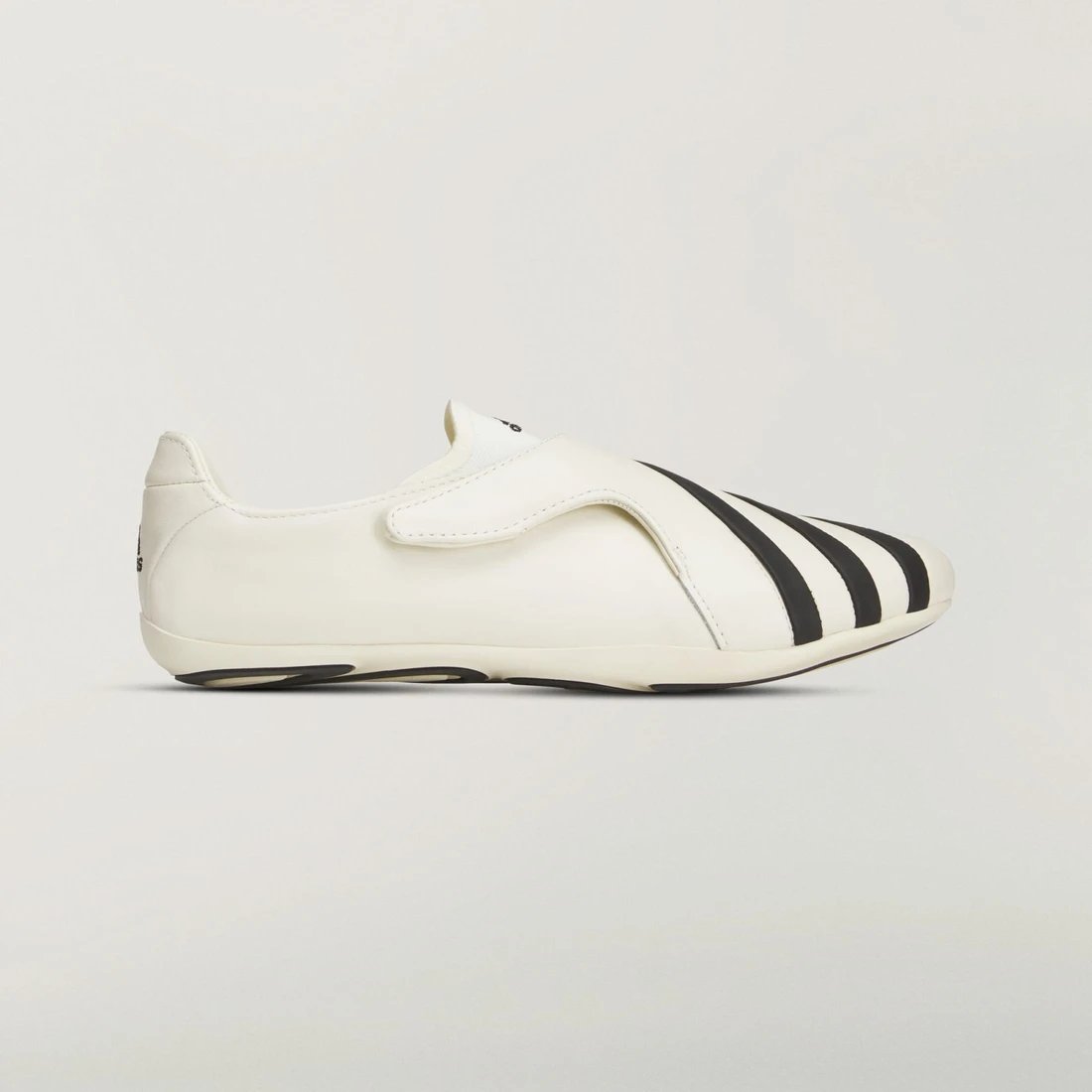 아디다스 x 퍼렐 윌리엄스 바리오 플랫 어서 서플라이어 컬러 코어 블랙 KI7668