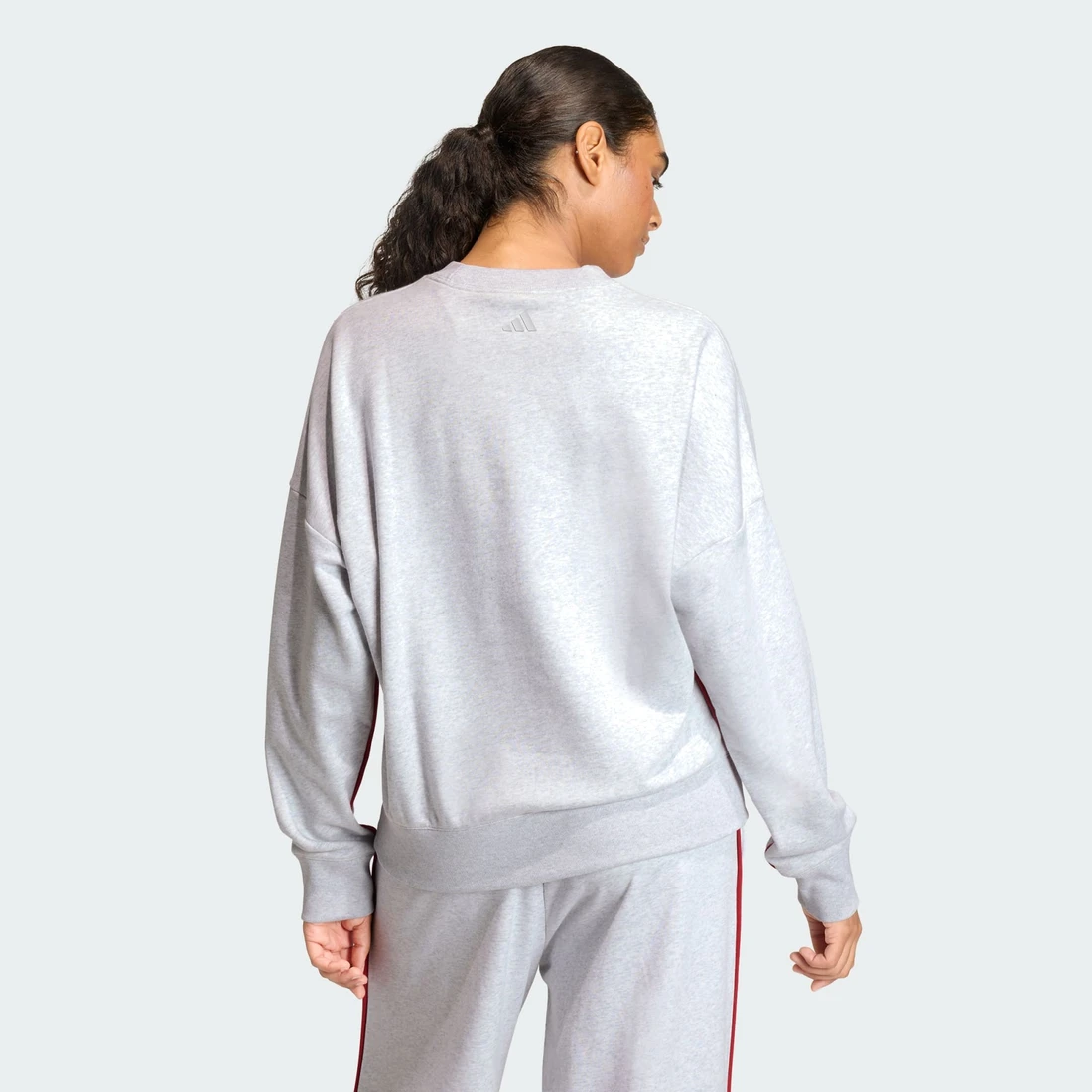 아디다스 시즈널 에센셜 컬러팝 자수 그래픽 스웨트셔츠 KC3997