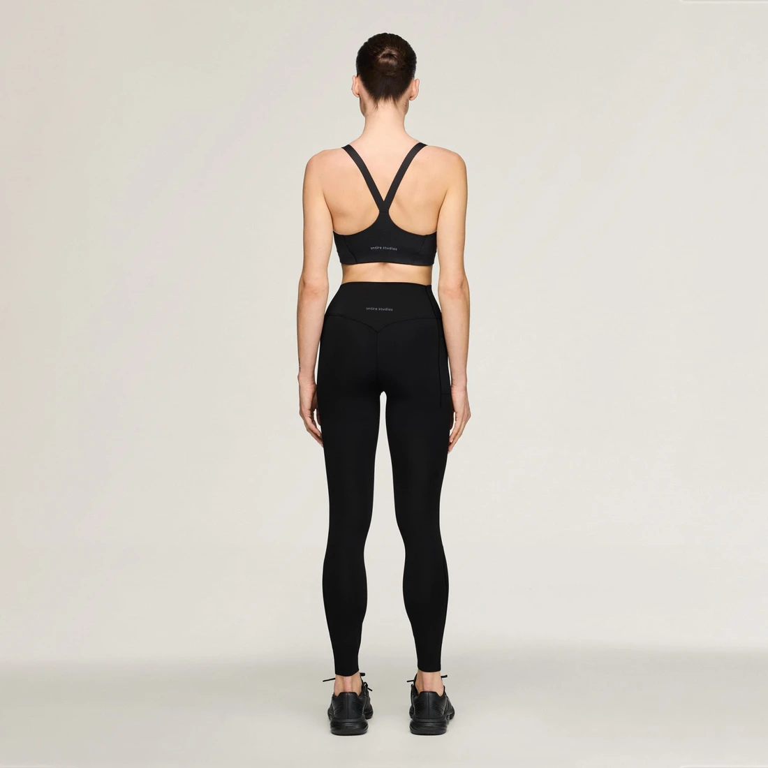 아디다스 x 엔타이어 스튜디오 오피타임 트레이닝 미디움 서포트 브라 블랙 - US 사이즈 우먼스 KD6089