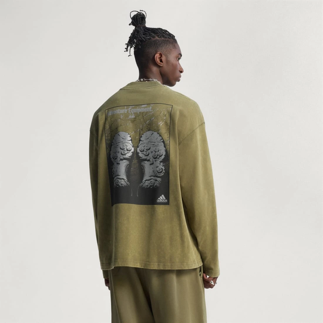 아디다스 이큅먼트 롱슬리브 그래픽 티셔츠 포커스 올리브 - KR 사이즈 JV5812