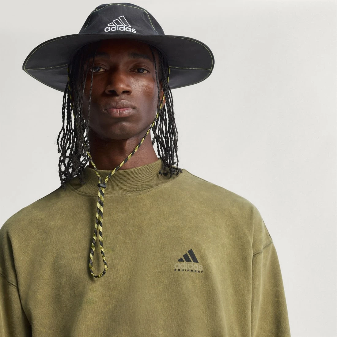 아디다스 이큅먼트 롱슬리브 그래픽 티셔츠 포커스 올리브 - KR 사이즈 JV5812